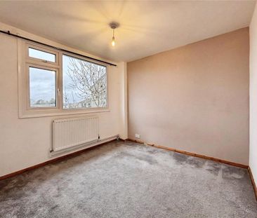 3 bedroom end of terrace house to rent - Photo 3