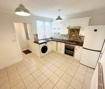 2 bedroom terraced house to rent - Photo 4