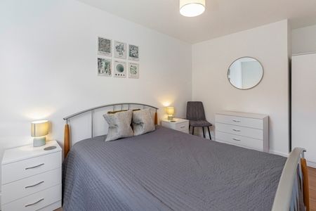 Gladstone Court, Headington - Photo 3