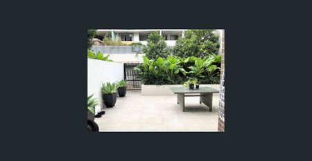 One Bedroom Apartment with huge courtyard + 1 Parking - Photo 2