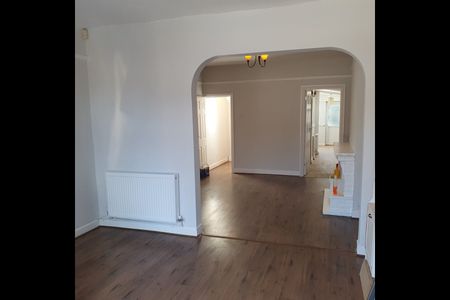 3 Bed Semi-Detached House, Umberslade Road, B29 - Photo 2