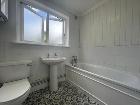 3 bedroom terraced house to rent - Photo 2