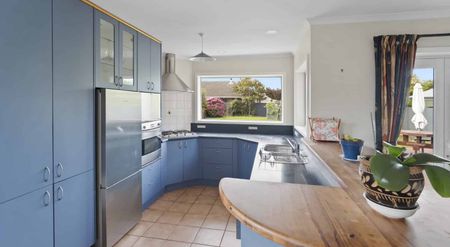 43 Daniels Road, Redwood. - Photo 2