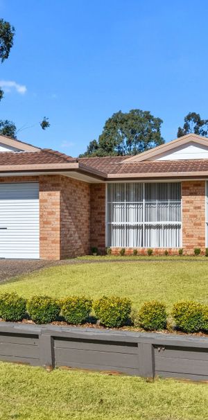 FANTASTIC FAMILY HOME WITH SWIMMING POOL! - Photo 2