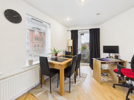 2 bedroom apartment to rent - Photo 3