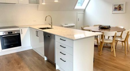 Stunning very spacious fully furnished city apartment with gorgeous river views! - Photo 4