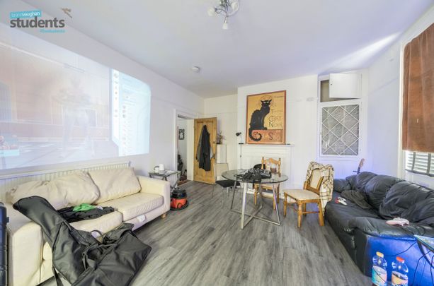 6 bedroom house to rent - Photo 1