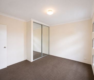 Beautiful modern family home | 4 x 2 Lots of space, Reverse A/C - Photo 5