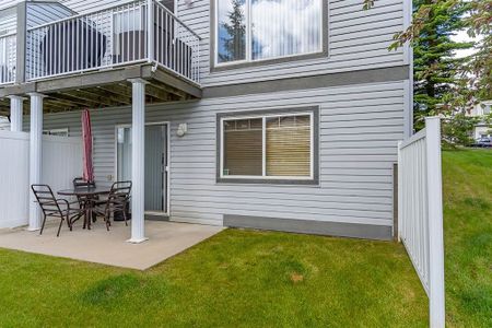 112 Rocky Vista Circle Northwest, Calgary - Photo 2