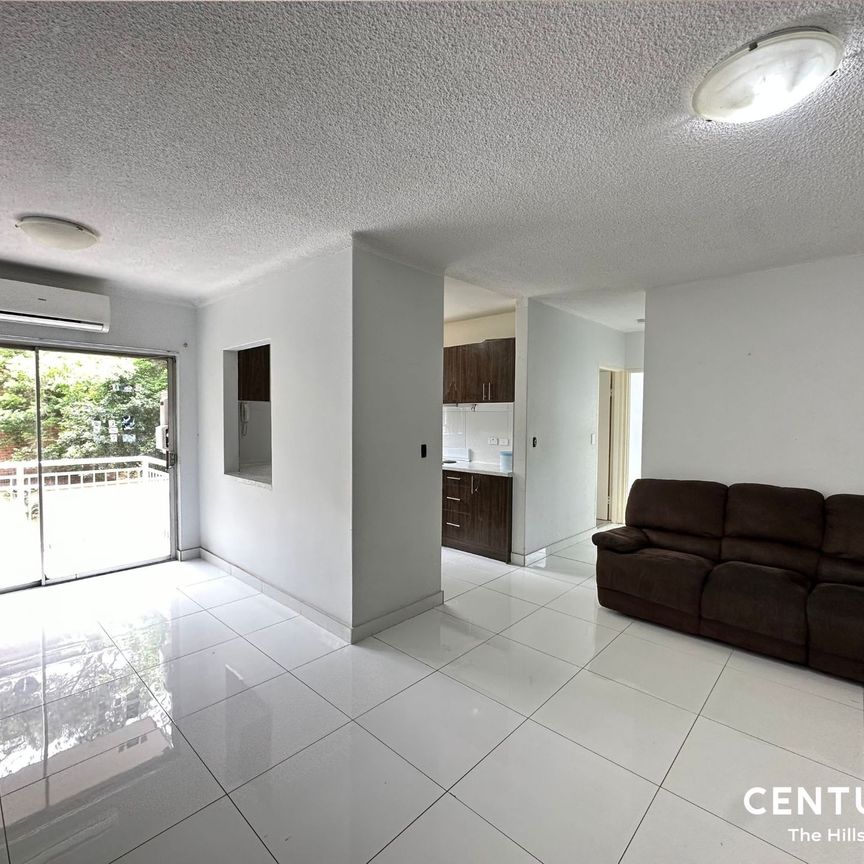 Spacious 2 Bedroom Unit in Prime Location - Photo 1