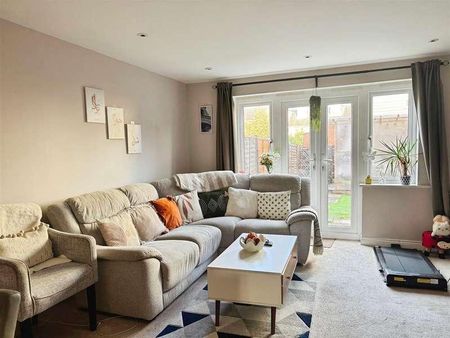 Eltham Avenue, Cippenham, SL1 - Photo 3