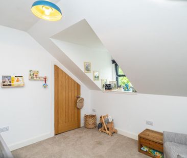 4 bedroom semi-detached house to rent - Photo 6