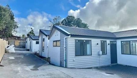 Spacious 2-Beds – Prime Location Opp Park! - Photo 4