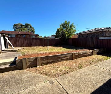 Family Home in Peaceful Edensor Park! - Photo 6