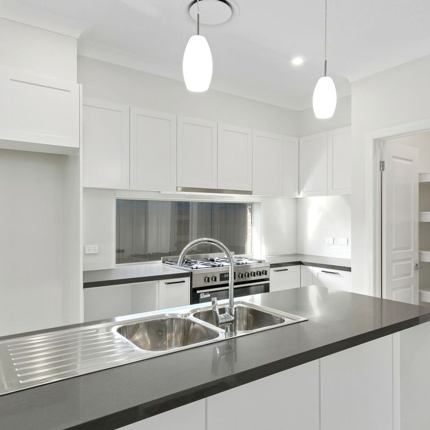 Exquisite Spacious 4-5 Bedroom Home with Spectacular Views - Photo 1