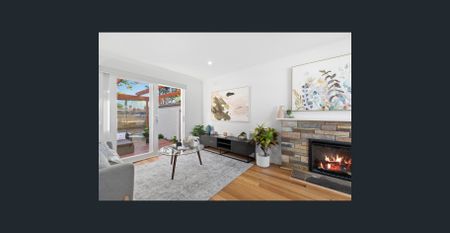 Beautifully Renovated Family Home with Alfresco Entertaining in Prime Cheltenham Location - Photo 2