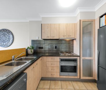 Quiet Townhouse in Popular Gordon Park - Photo 2