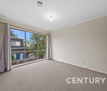 Spacious 3-Bedroom Living - Photo 2