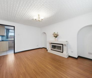 4 Carrickfern Gardens, Greenisland, Carrickfergus, BT38 8TA - Photo 2