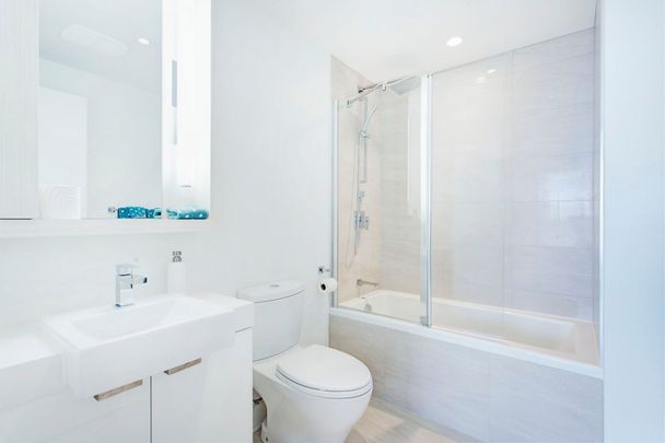 1050 Rue Drummond, #3705 - Photo 1