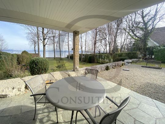 Villa au bord du lac, dotée d'un spacieux jardin - Foto 1
