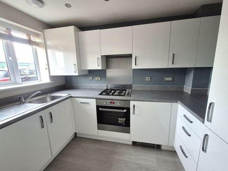 2 bedroom semi-detached house to rent - Photo 2