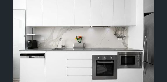 Chic Studio with Leafy Garden - Photo 2