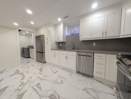 For Lease - 65 Villagewood Court, Vaughan, Ontario - Photo 4