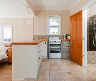 Self contained studio - Photo 3