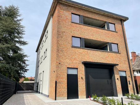 EXCLUSIEF 2-SLAAPKAMER LOFT-APPARTEMENT + overdekt TERRAS & ruime gelijkvloerse privative inpandige GARAGE (inclusief fietsberging & openlucht AUTOSTANDPLAATS - Foto 2