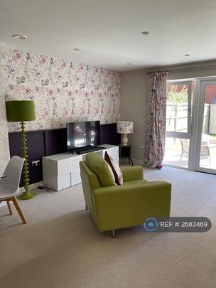 4 bedroom semi-detached house to rent - Photo 1