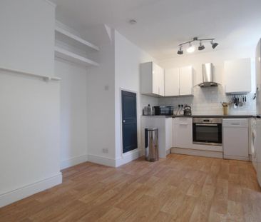 2 bedroom ground floor maisonette to rent - Photo 3