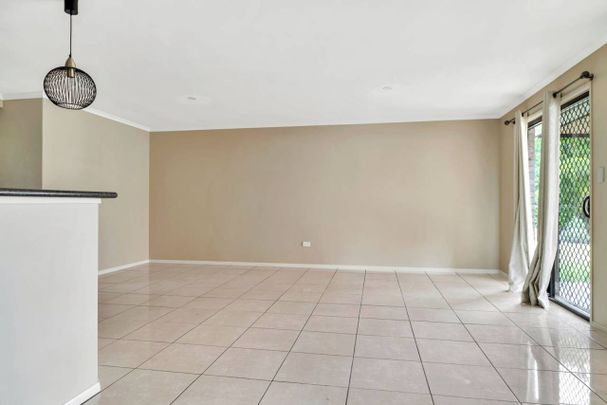 Perfectly located with room to move! - Photo 1
