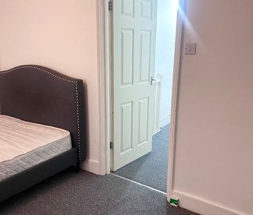 1 Bed Flat, Oakfield Road, CR0 - Photo 2