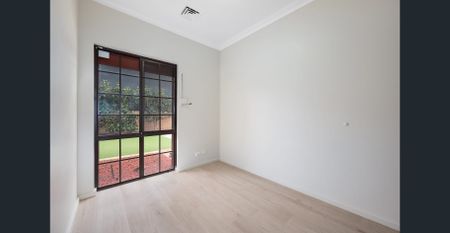 WHAT A RIPPER... SO CLOSE TO RIVER & CITY - Photo 4