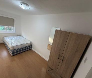 5 bedroom house to rent - Photo 2