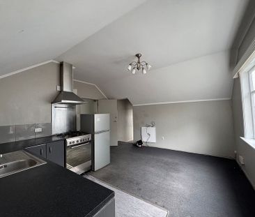 Sunny 3-Bedroom Apartment in Austin st - Photo 4