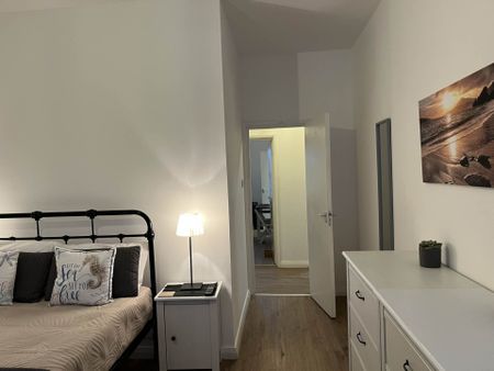 Room 2: 108A High Street, Godalming, GU7 1DW - Photo 3