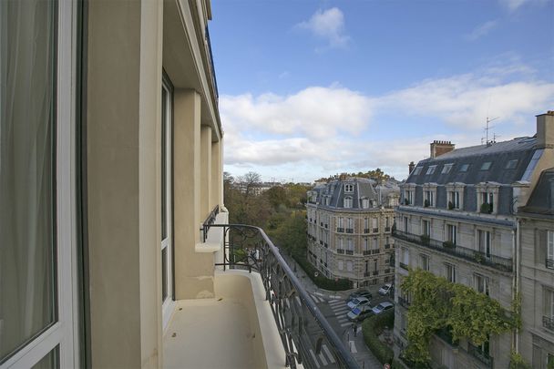 Appartement à louer rue de Lisbonne, Paris 8ème - Photo 1