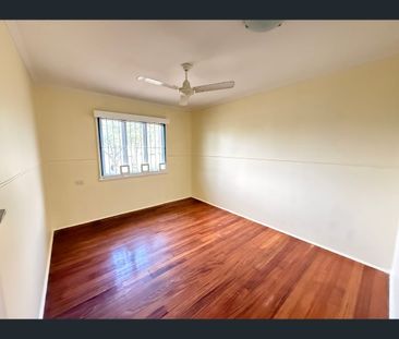 24 Earl Street, Westcourt, Qld 4870 - Photo 4