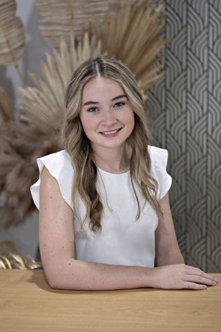 Three-Bedroom Cottage in Central Location - Photo 2