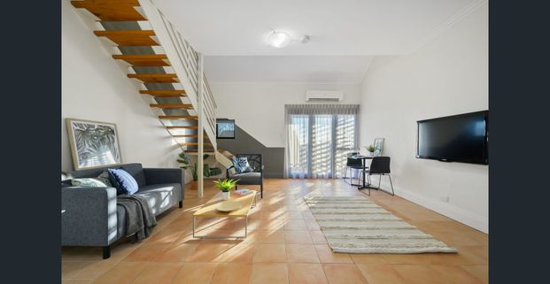 Fully Furnished One Bedroom Studio Available! All Bills Inc! Scarborough Beach! - Photo 1