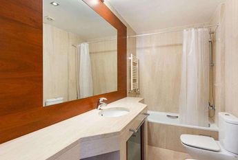 Apartamento T3 Duplex para arrendamento sem móveis no Alto de Santa Catarina, Algés