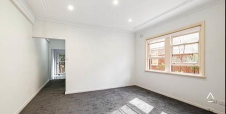 Modern two-bedroom apartment in one of Kirribilli's most sought-after locations - Photo 2