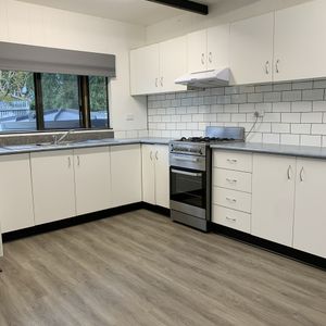 CUTE COTTAGE IN NORTH NAROOMA - Photo 2