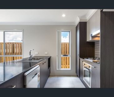 3 BEDROOM HOME IN THE HEIGHTS ESTATE! - Photo 1