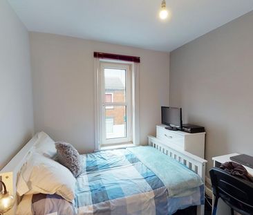 5 bedroom terraced house to rent - Photo 4