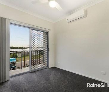 3 bedroom, 2 bathroom home! - Photo 6