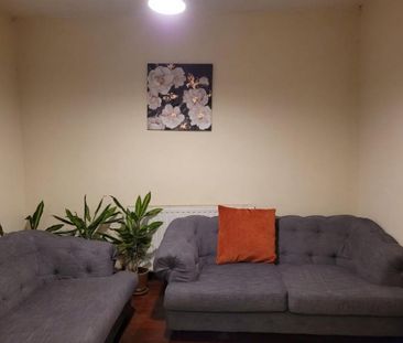 1 bedroom in a flat share to rent - Photo 4