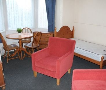 Woodborough Road, Nottingham, NG3 - Photo 4